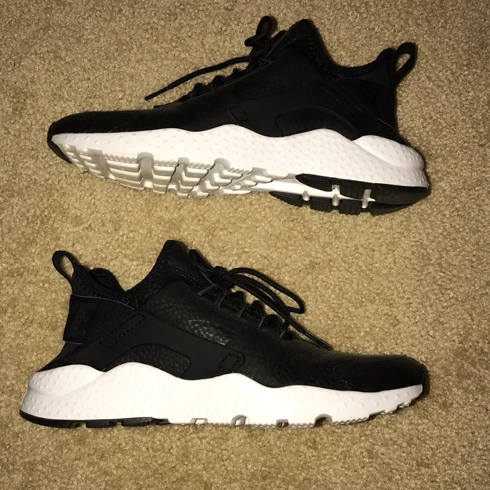 Black Leather Nike Huarache (7.5) - Picture 4 of 8